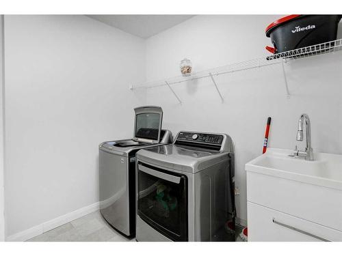 1391 Ravenscroft Way Se, Airdrie, AB - Indoor Photo Showing Laundry Room