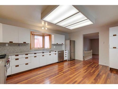 120 6 Avenue Nw, Calgary, AB - Indoor Photo Showing Kitchen With Upgraded Kitchen