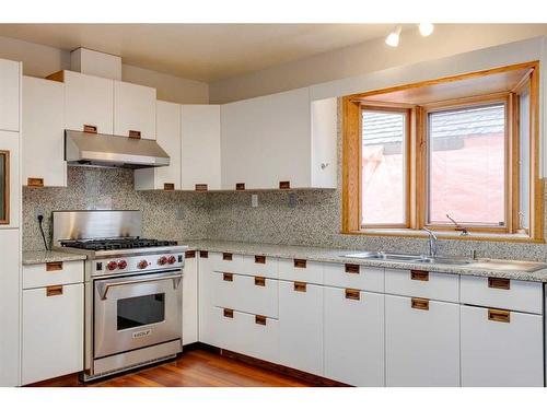 120 6 Avenue Nw, Calgary, AB - Indoor Photo Showing Kitchen