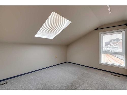 120 6 Avenue Nw, Calgary, AB - Indoor Photo Showing Other Room