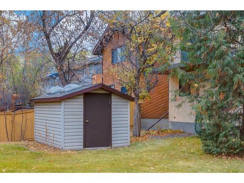 6927 Bow Crescent Nw, Calgary, AB - Outdoor