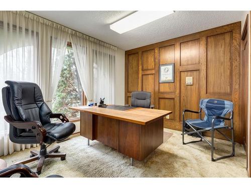 6927 Bow Crescent Nw, Calgary, AB - Indoor Photo Showing Office