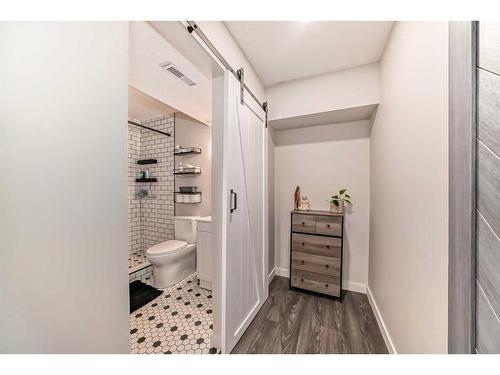 213 Rainbow Falls Drive, Chestermere, AB - Indoor Photo Showing Bathroom