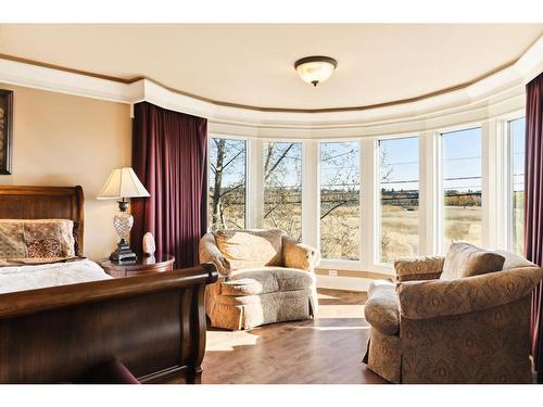 2248 9 Avenue Se, Calgary, AB - Indoor Photo Showing Living Room