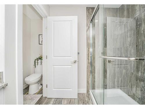 112 Belvedere Drive Se, Calgary, AB - Indoor Photo Showing Bathroom