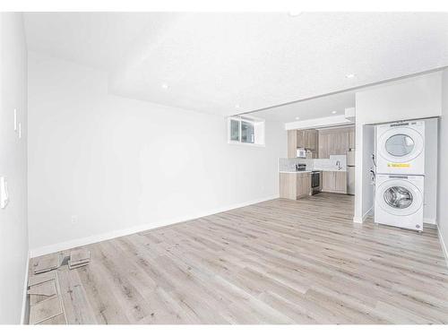 112 Belvedere Drive Se, Calgary, AB - Indoor Photo Showing Laundry Room