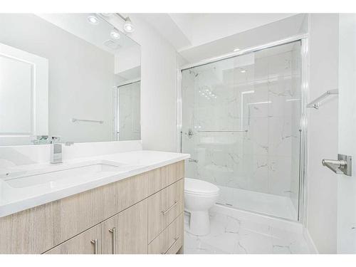 112 Belvedere Drive Se, Calgary, AB - Indoor Photo Showing Bathroom