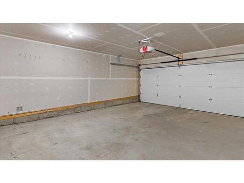 394 Alpine Avenue Sw, Calgary, AB - Indoor Photo Showing Garage