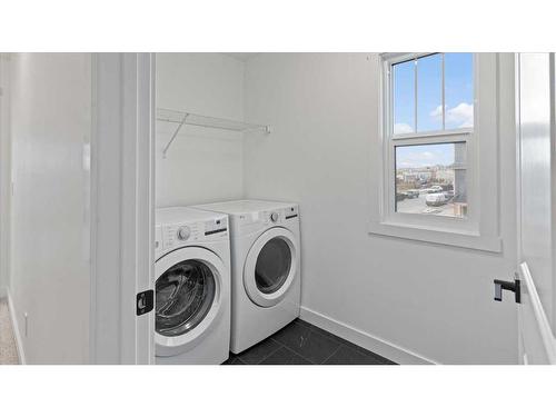 394 Alpine Avenue Sw, Calgary, AB - Indoor Photo Showing Laundry Room