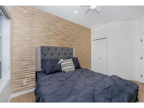 449-333 Riverfront Avenue Se, Calgary, AB - Indoor Photo Showing Bedroom