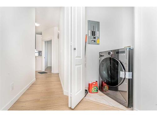 449-333 Riverfront Avenue Se, Calgary, AB - Indoor Photo Showing Laundry Room