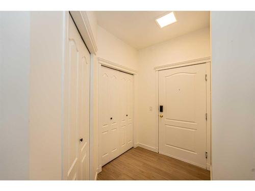 449-333 Riverfront Avenue Se, Calgary, AB - Indoor Photo Showing Other Room