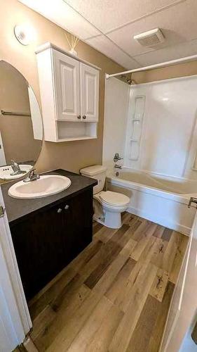 7011 49A Avenue, Camrose, AB - Indoor Photo Showing Bathroom