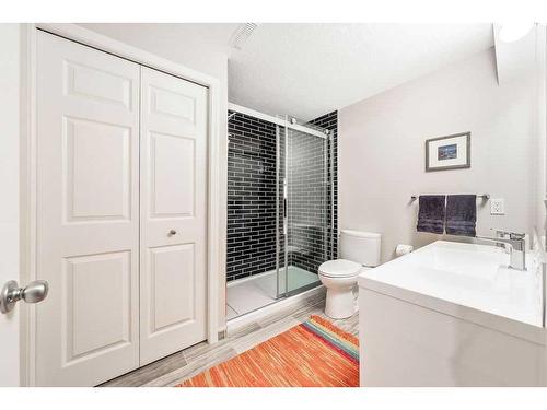 225 Mt Douglas Close Se, Calgary, AB - Indoor Photo Showing Bathroom