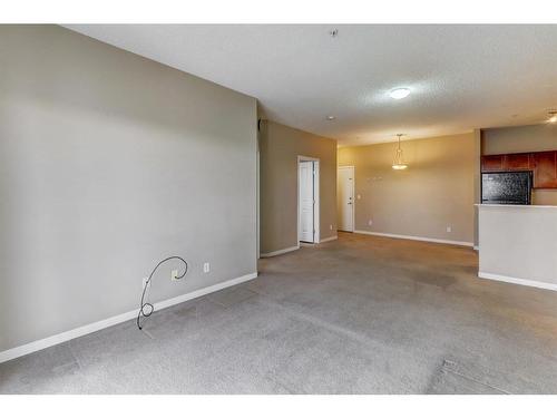 1310-1140 Taradale Drive Ne, Calgary, AB - Indoor Photo Showing Kitchen