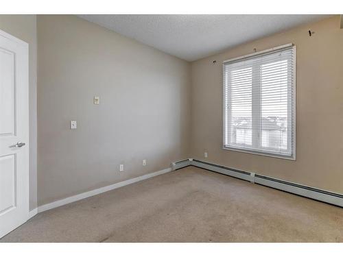 1310-1140 Taradale Drive Ne, Calgary, AB - Indoor Photo Showing Other Room