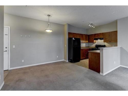 1310-1140 Taradale Drive Ne, Calgary, AB - Indoor Photo Showing Kitchen