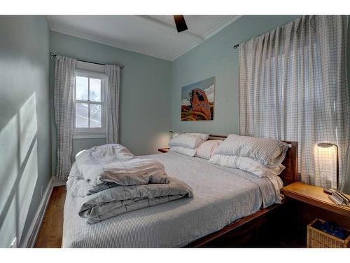 511 10 Avenue Ne, Calgary, AB - Indoor Photo Showing Bedroom