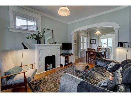 511 10 Avenue Ne, Calgary, AB - Indoor Photo Showing Living Room With Fireplace