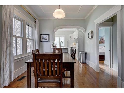 511 10 Avenue Ne, Calgary, AB - Indoor Photo Showing Dining Room