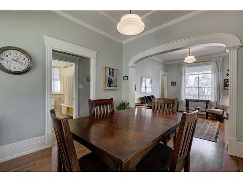 511 10 Avenue Ne, Calgary, AB - Indoor Photo Showing Dining Room