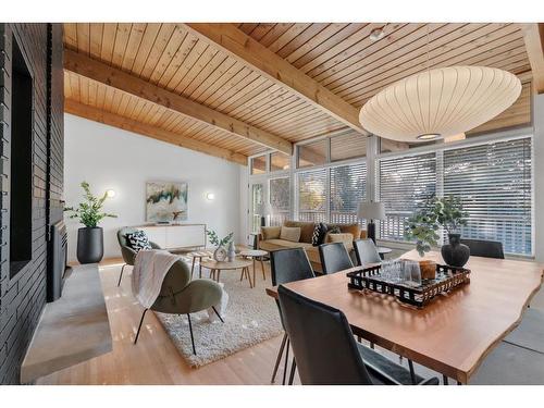 11 Cumberland Drive Nw, Calgary, AB -  Photo Showing Dining Room