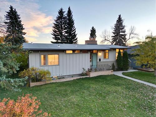 11 Cumberland Drive Nw, Calgary, AB - Outdoor