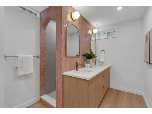 11 Cumberland Drive Nw, Calgary, AB - Indoor Photo Showing Bathroom