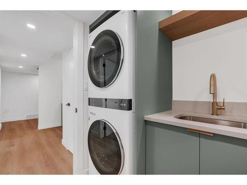 11 Cumberland Drive Nw, Calgary, AB - Indoor Photo Showing Laundry Room