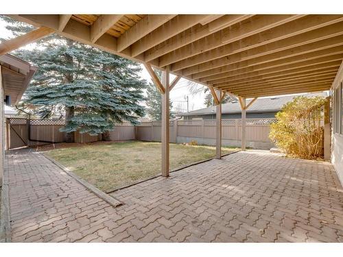 11 Cumberland Drive Nw, Calgary, AB - Outdoor