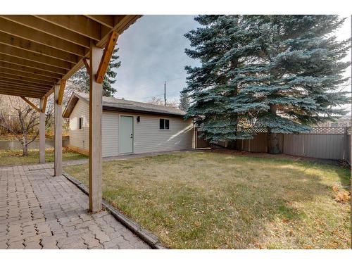 11 Cumberland Drive Nw, Calgary, AB - Outdoor