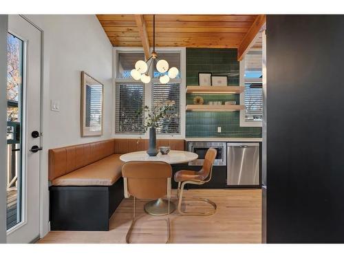 11 Cumberland Drive Nw, Calgary, AB - Indoor Photo Showing Dining Room