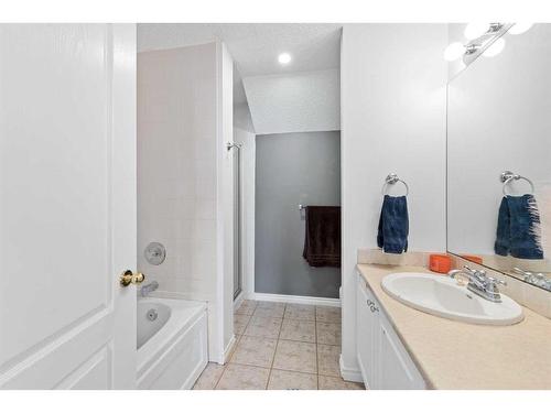 1409 22 Avenue Sw, Calgary, AB - Indoor Photo Showing Bathroom