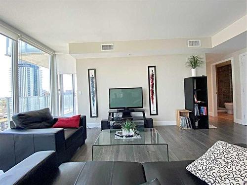 1305-510 6 Avenue Se, Calgary, AB - Indoor Photo Showing Living Room