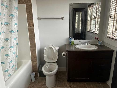 2120 21 Avenue, Didsbury, AB - Indoor Photo Showing Bathroom