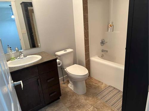 2120 21 Avenue, Didsbury, AB - Indoor Photo Showing Bathroom