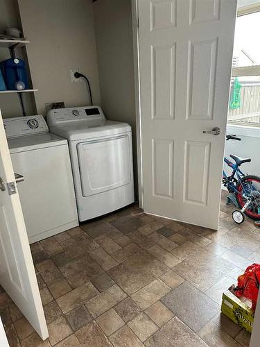 2120 21 Avenue, Didsbury, AB - Indoor Photo Showing Laundry Room