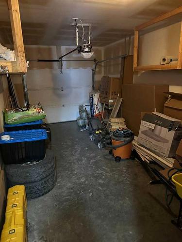 2120 21 Avenue, Didsbury, AB - Indoor Photo Showing Garage