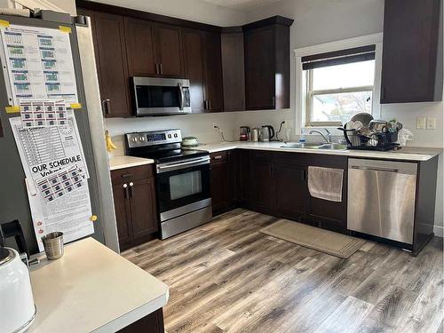 2120 21 Avenue, Didsbury, AB - Indoor Photo Showing Kitchen With Double Sink