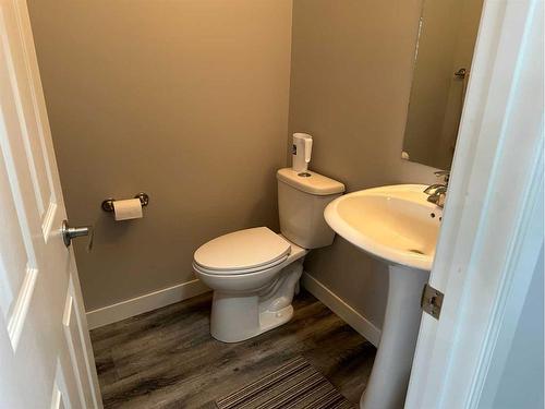 2120 21 Avenue, Didsbury, AB - Indoor Photo Showing Bathroom