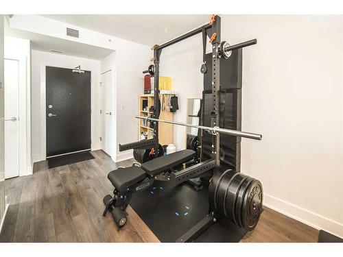 510-550 Riverfront Avenue Se, Calgary, AB - Indoor Photo Showing Gym Room