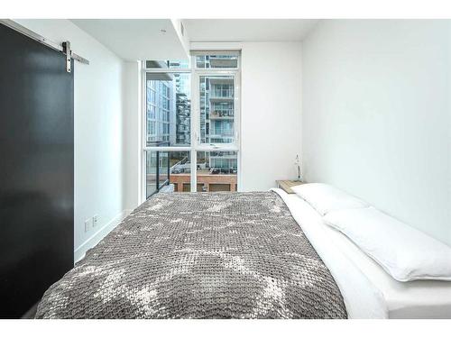 510-550 Riverfront Avenue Se, Calgary, AB - Indoor Photo Showing Bedroom