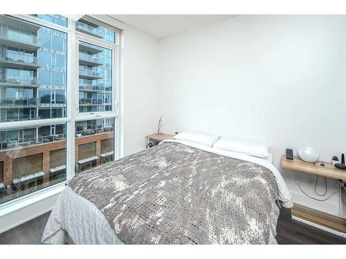 510-550 Riverfront Avenue Se, Calgary, AB - Indoor Photo Showing Bedroom