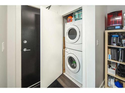 510-550 Riverfront Avenue Se, Calgary, AB - Indoor Photo Showing Laundry Room