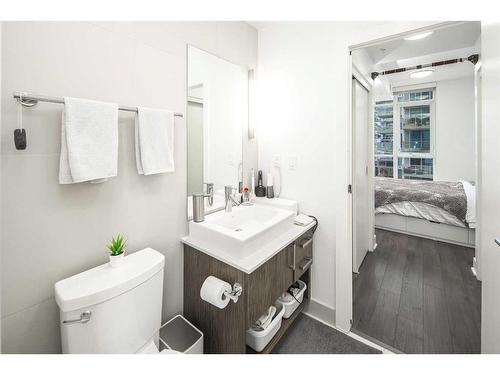 510-550 Riverfront Avenue Se, Calgary, AB - Indoor Photo Showing Bathroom