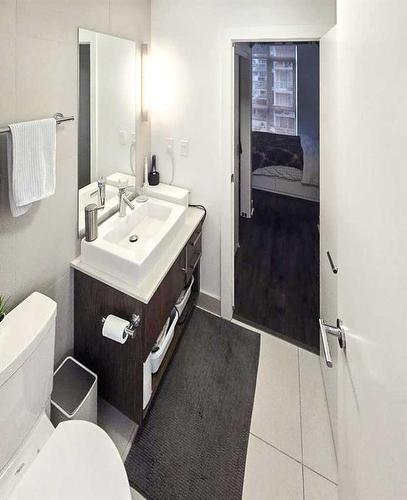 510-550 Riverfront Avenue Se, Calgary, AB - Indoor Photo Showing Bathroom