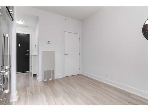 904-550 Riverfront Avenue Se, Calgary, AB - Indoor Photo Showing Other Room