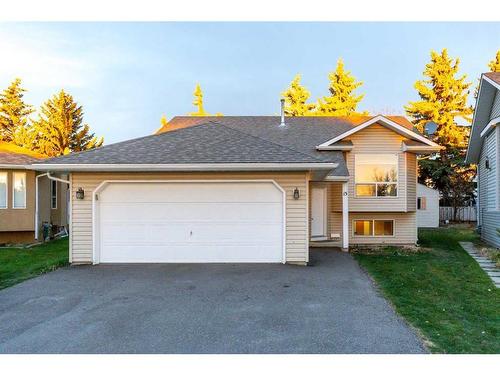 15 Village Green, Carstairs, AB - Outdoor