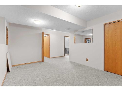 15 Village Green, Carstairs, AB - Indoor Photo Showing Other Room