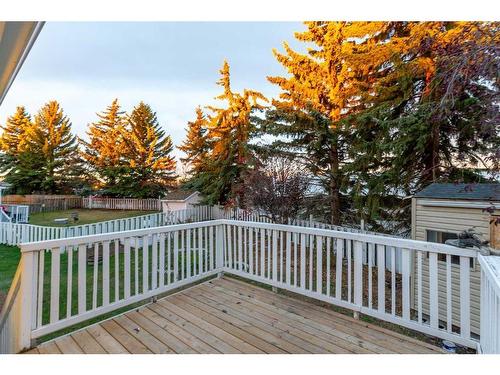 15 Village Green, Carstairs, AB - Outdoor With Deck Patio Veranda With Exterior